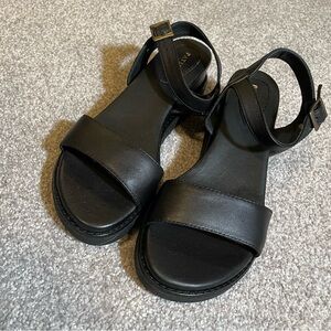 Patina Soho Wedge size 8